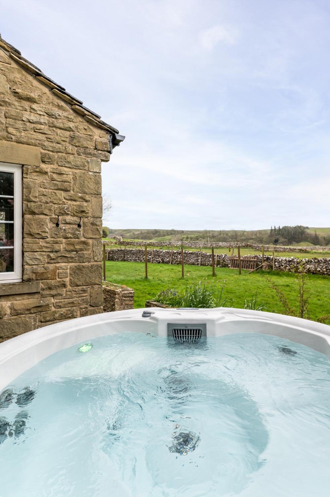 Central Malham Wellbeing Escape With Hot Tub Sleeps 8 Kültér fotó