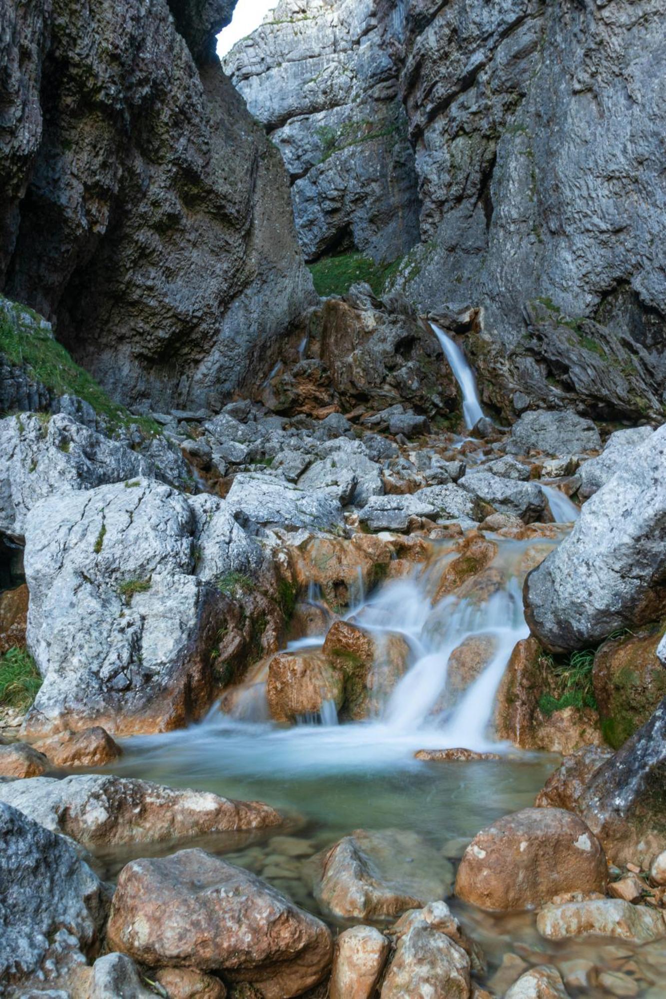 Central Malham Wellbeing Escape With Hot Tub Sleeps 8 Kültér fotó